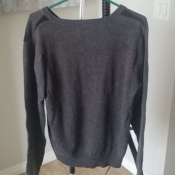 V neck sweater - Picture 2 of 3